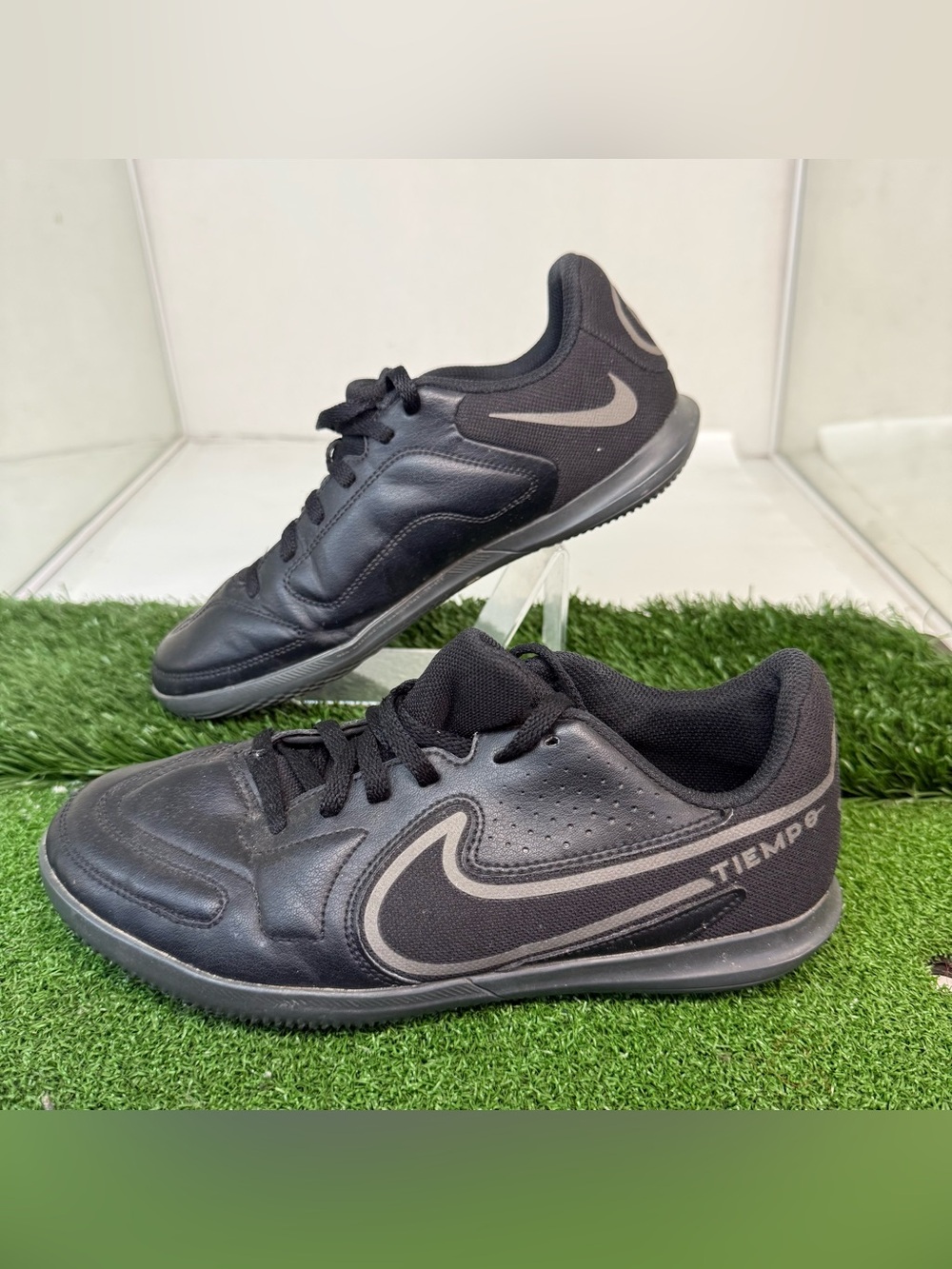Nike Tiempo Legend 9 Club IC Black Indoor Soccer Shoes Size 5Y